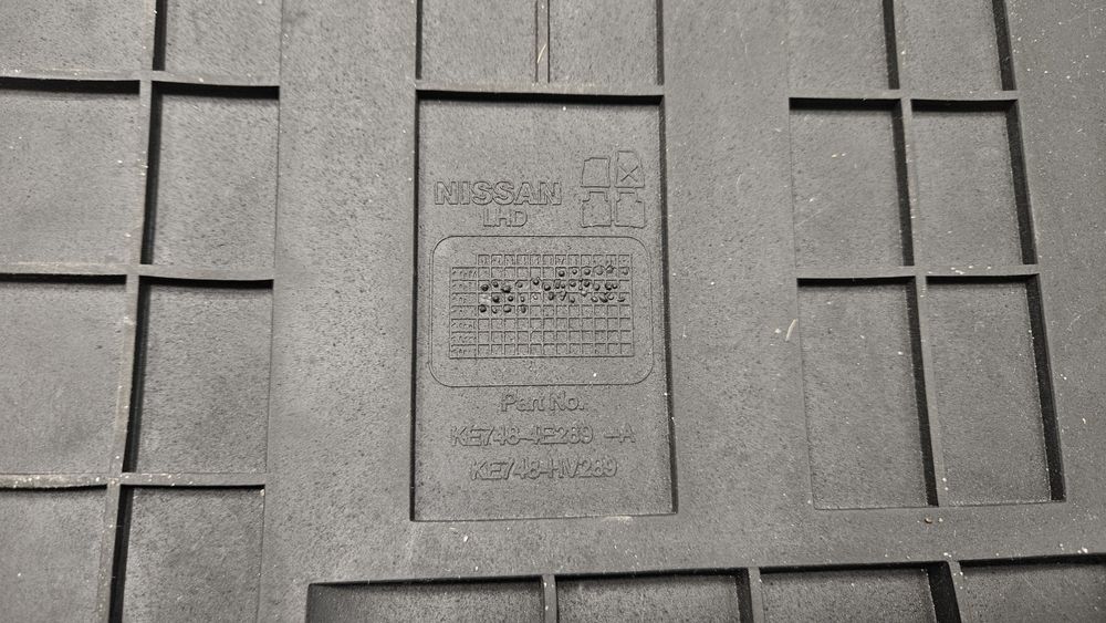 Oryginalne dywaniki gumowe Nissan Qashqai J11