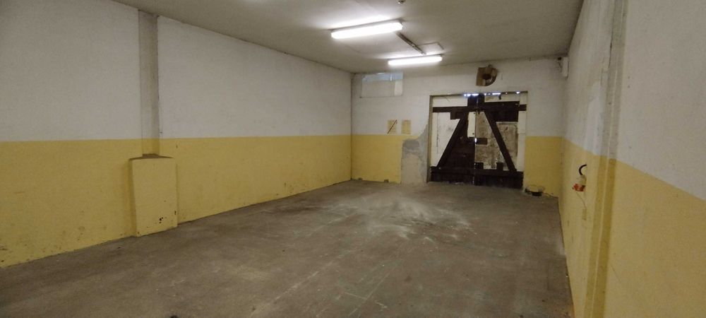 Magazyn 200 m2, hala murowana do wynajęcia. WC, biuro. Blisko zjazdu z