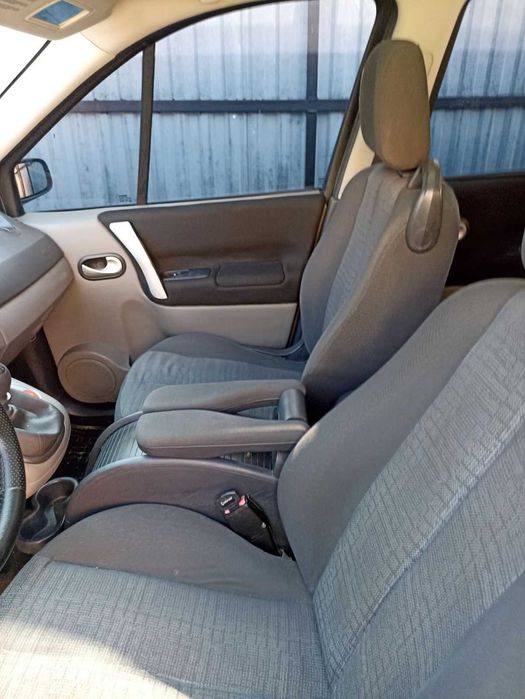 Рено Грант сценік