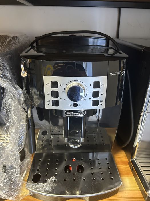 Кофеварка Кавомашина Delonghi magnifica s 22.100
