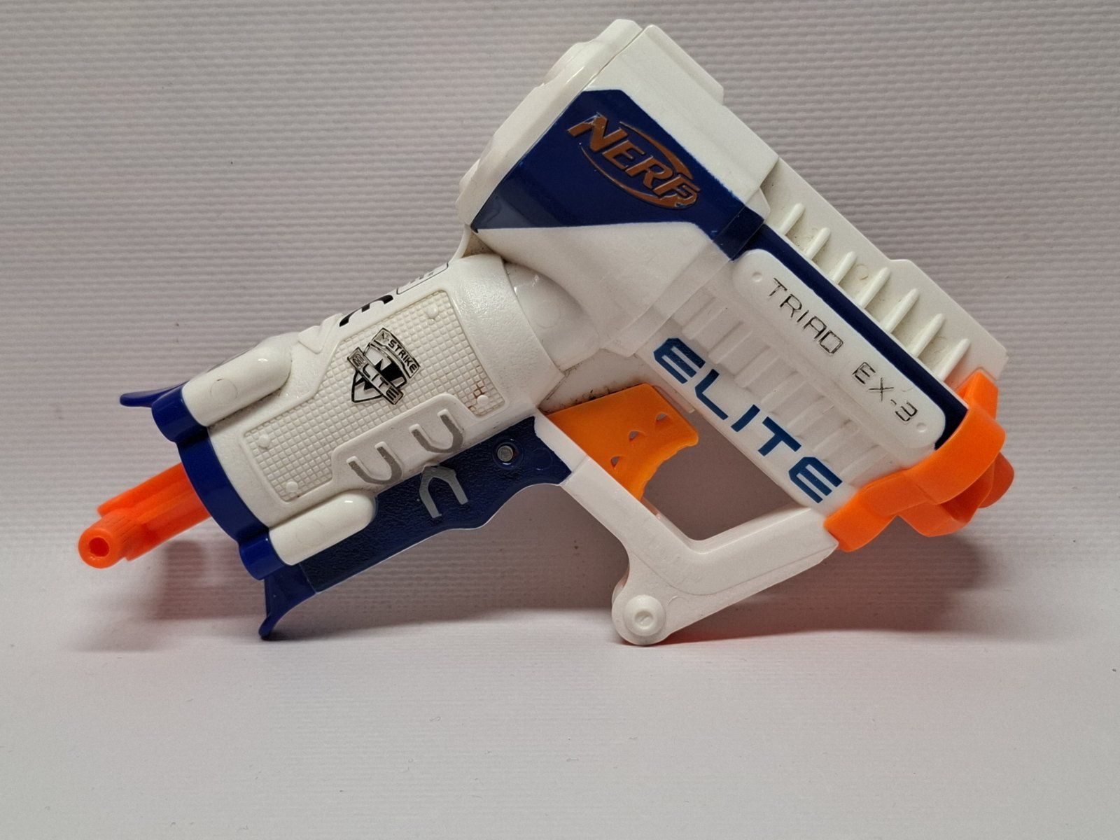 Бластеры Nerf и wonder woman