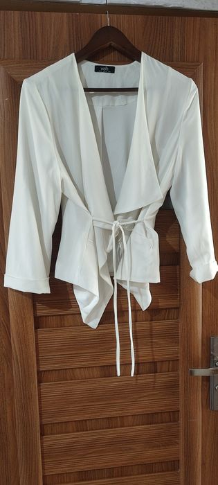 Sliczny biały żakiet Wallis rozm L wymiary na fotkach