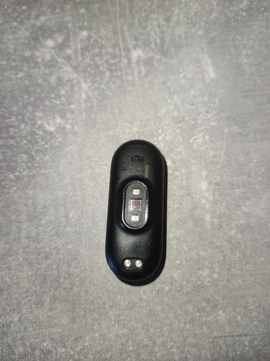 Mi band 5 в хорошому стані з двома браслетами