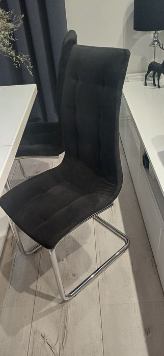 Krzesła oraz stół