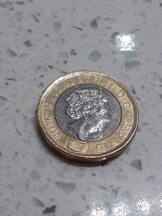 Moeda Elizabete II one pound 2016 IMPERDÍVEL