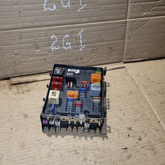 Skrzynka bezpieczników vw golf V touran audi a3 8P seat skoda 2004r