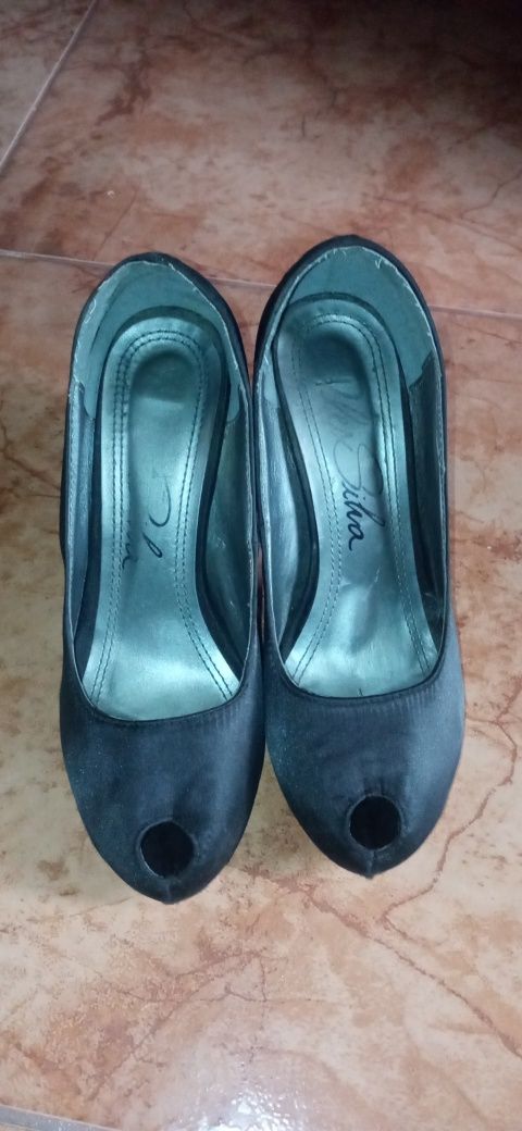 Sapatos de salto alto
