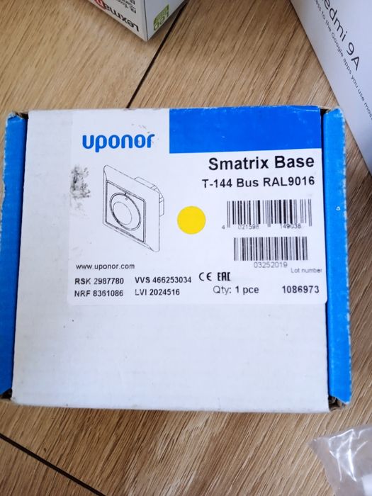 Uponor Smatrix Base termostat podtynkowy T-144 Bus RAL9016