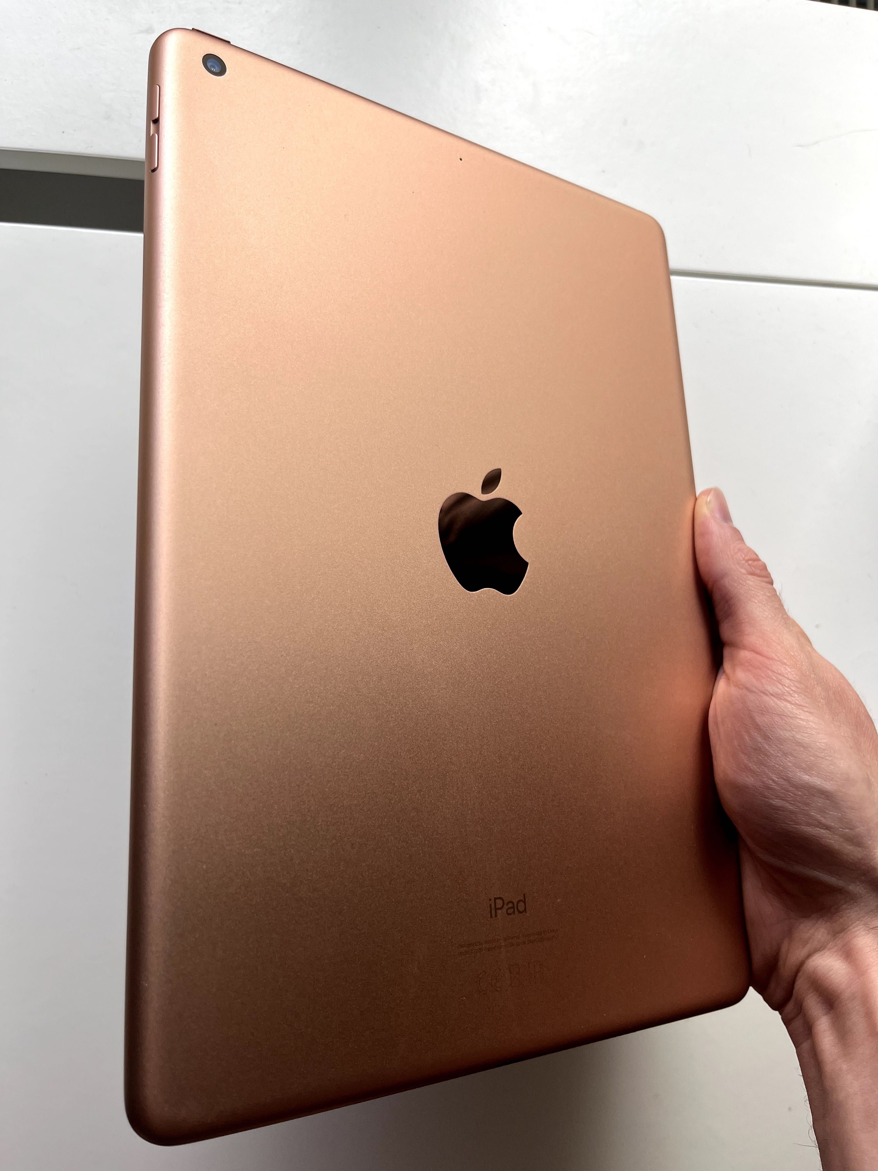 Apple iPad (8th gen) 10,2" | 32GB | WiFi + rysik Logitech Crayon
