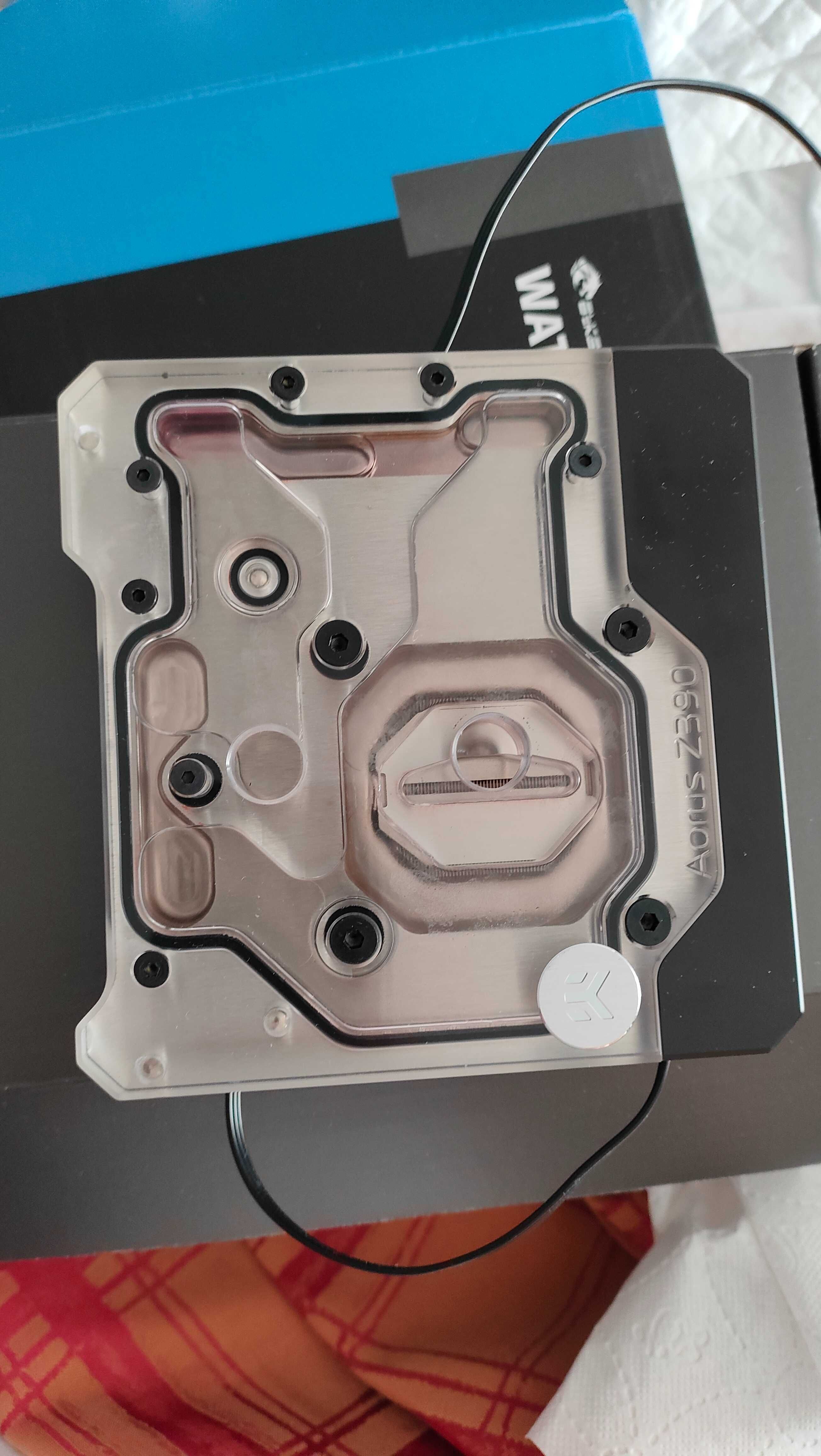 EK-Momentum Aorus Z390 Master D-RGB - Plexi blok chłodzenie wodne