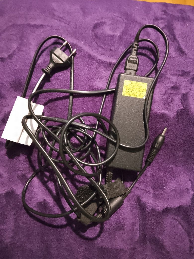Ładowarka PA3715U-1ACA plus bateria PA3817U-1BRS Toshiba laptop