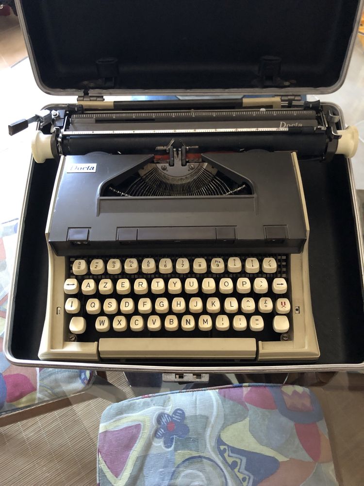 Máquina de escrever Docta