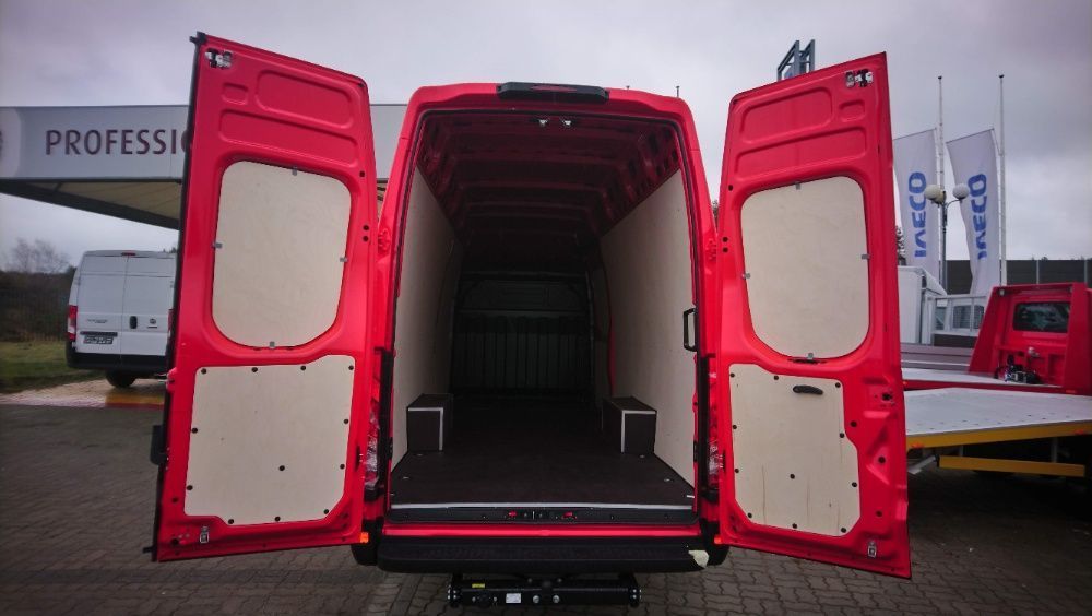 Profesjonalne zabudowy aut dostawczych marki Iveco Daily L4H3