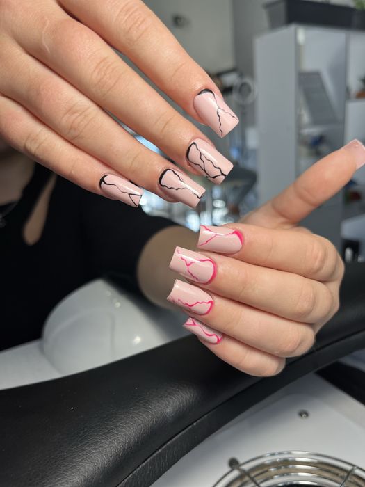 Нігті манікюр якісний педікюр нарощування нігтів нарощення