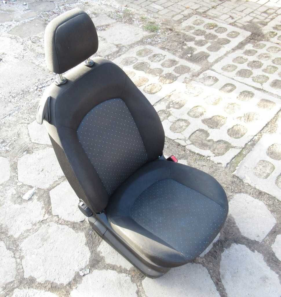 Fotel prawy siedzenie pasażera Fiat Grande Punto 3D 119