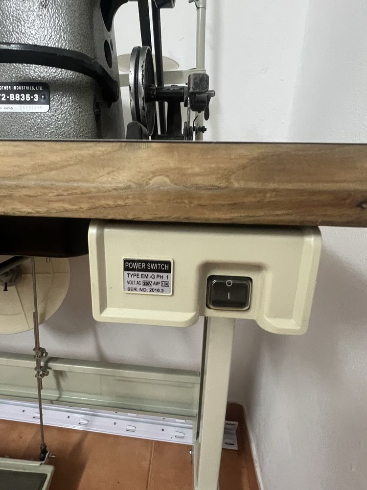 Máquina agulha dupla colocar aros