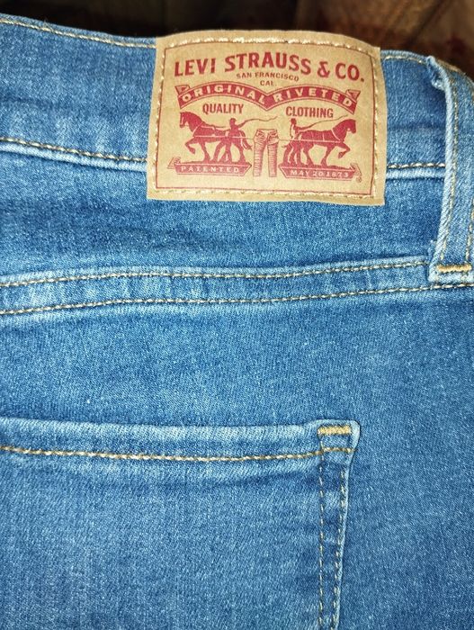 Женские джинсы Levi's