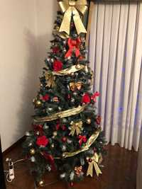 Árvore de Natal com decoração