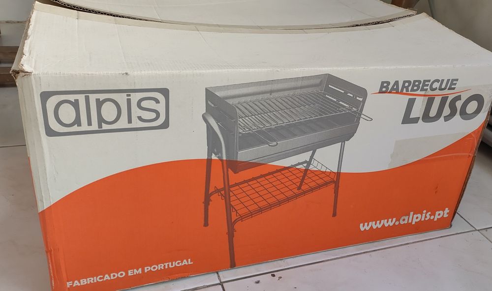 Barbecue Luso a Carvão 60×40cm bom estado