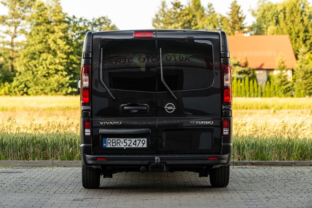 Wynajem busa 8-osobowy OPEL VIVARO 1.6 BiTurbo