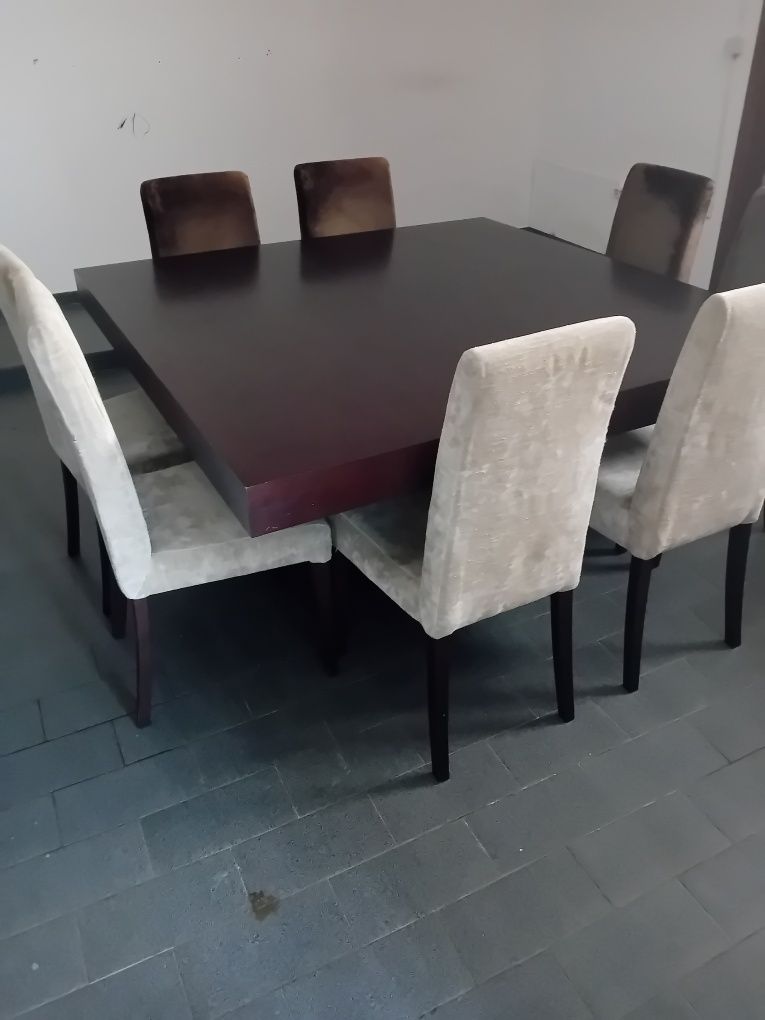 Mesa de sala  + cadeiras