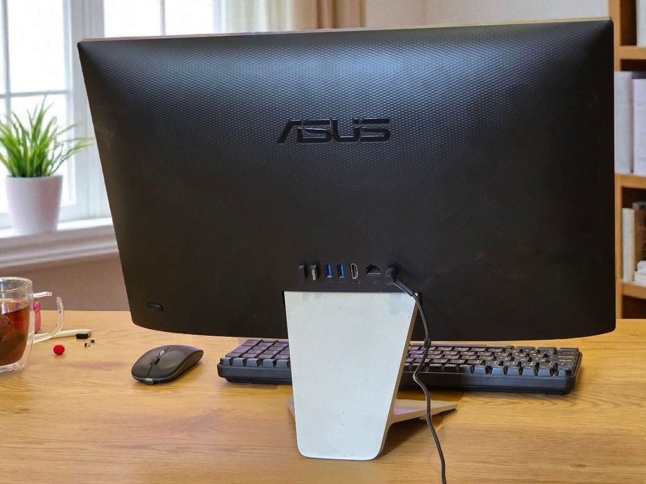 Продам моноблок для бухгалтера (з клавіатурою Asus Intel Premium, 4gb)