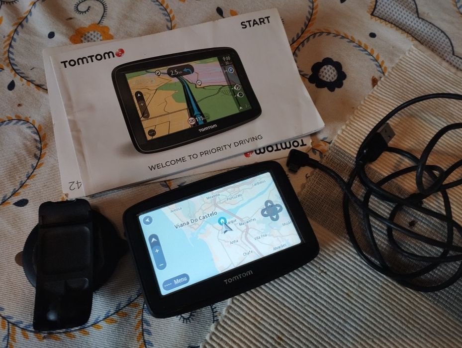 Tom tom gps com Cabo e suporte