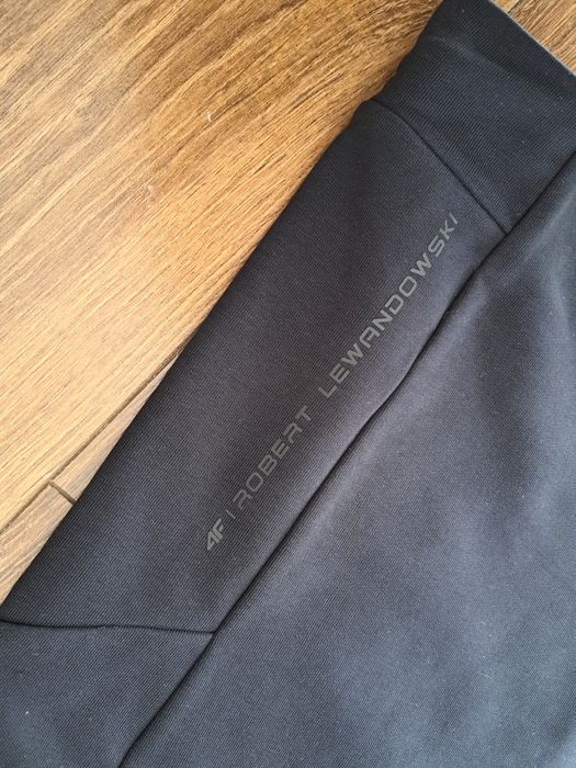 Bluza Robert Lewandowski r.S nowa