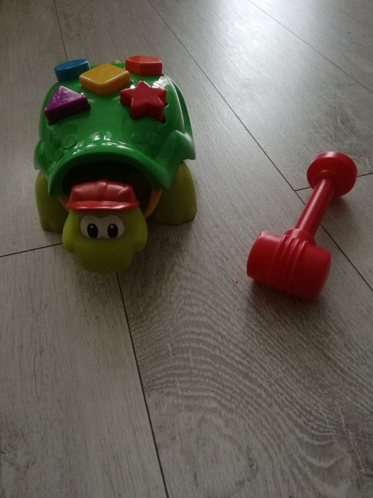 Żółw z młotkiem do wbijania klocków - fisher price