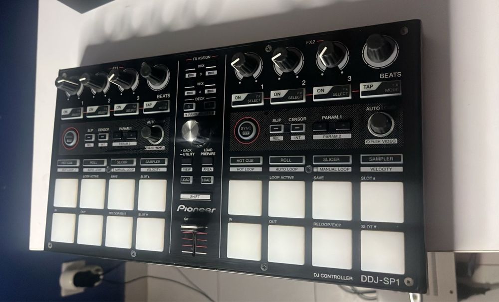 Pioneer DDJ-SP1  : Vem acompanhado do cabo USB