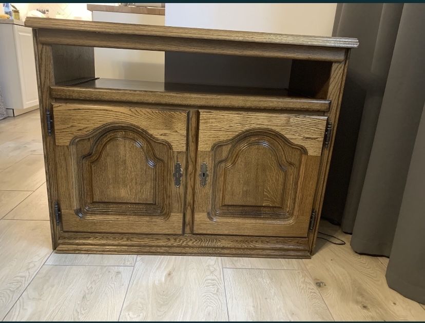 Piękna dębowa komoda