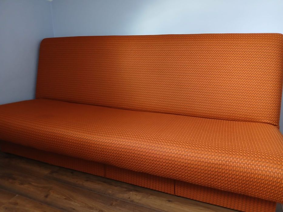 Oddam kanapę w bardzo dobrym stanie