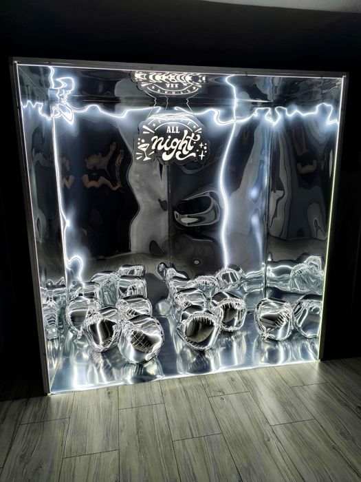 Mirror Box / Dekoracje balonowe