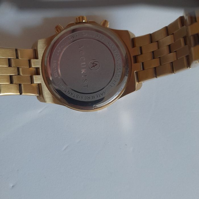 Relogio dourado accurist