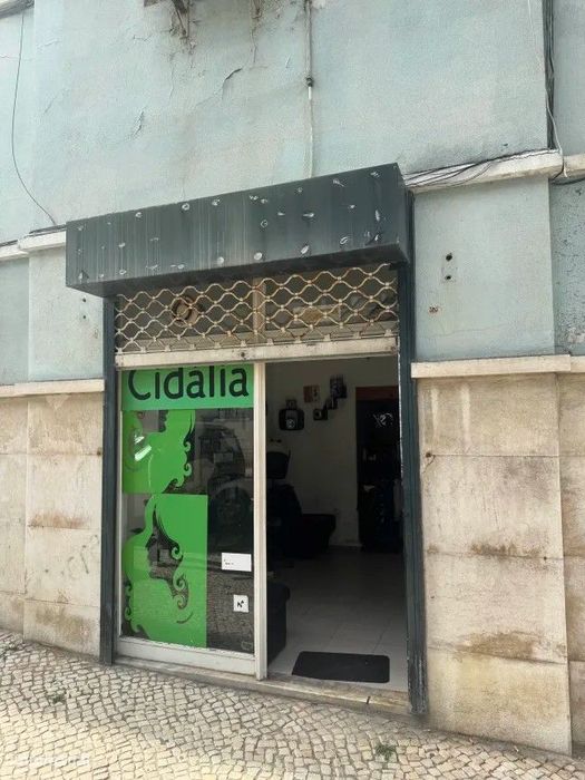 cabeleireiro para trespasse ao pé do Instituto Superior Técnico