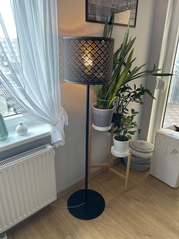 Lampa stojąca podłogowa czarna klosz Ikea Nymo
