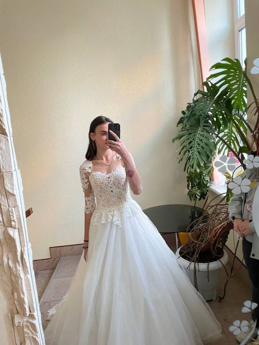 Весільна сукня