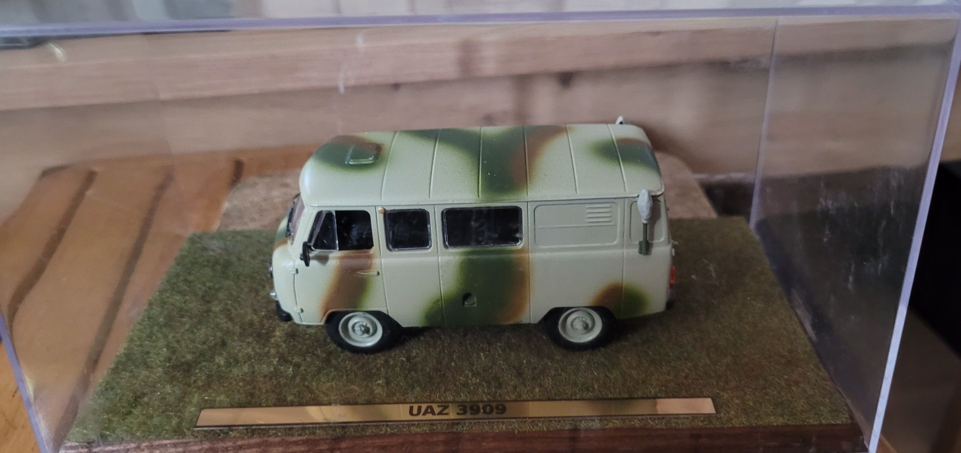 Model UAZ  3909 w skali 1:43