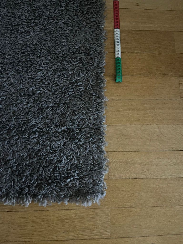 Tapete Ikea cinzento