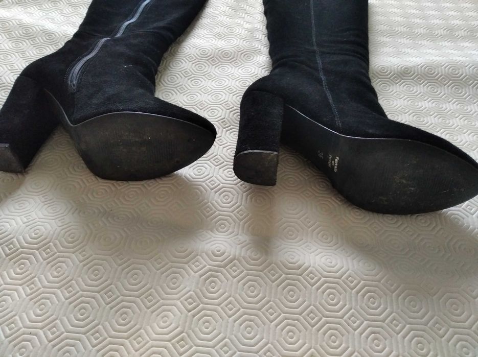 Botas pretas de camurça, cano alto n. 36