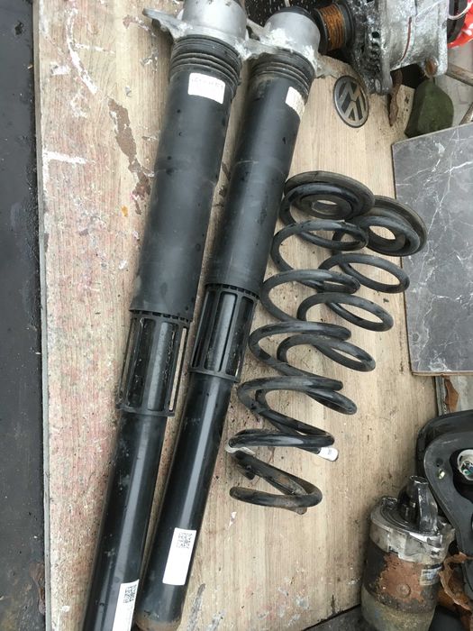 amortyzatory sprężyny tył lewe prawe zamek  octavia III kombi