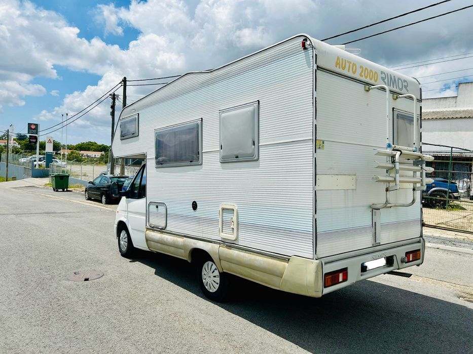 Autocaravana Ford Rimor 6 lugares de dormida e livrete