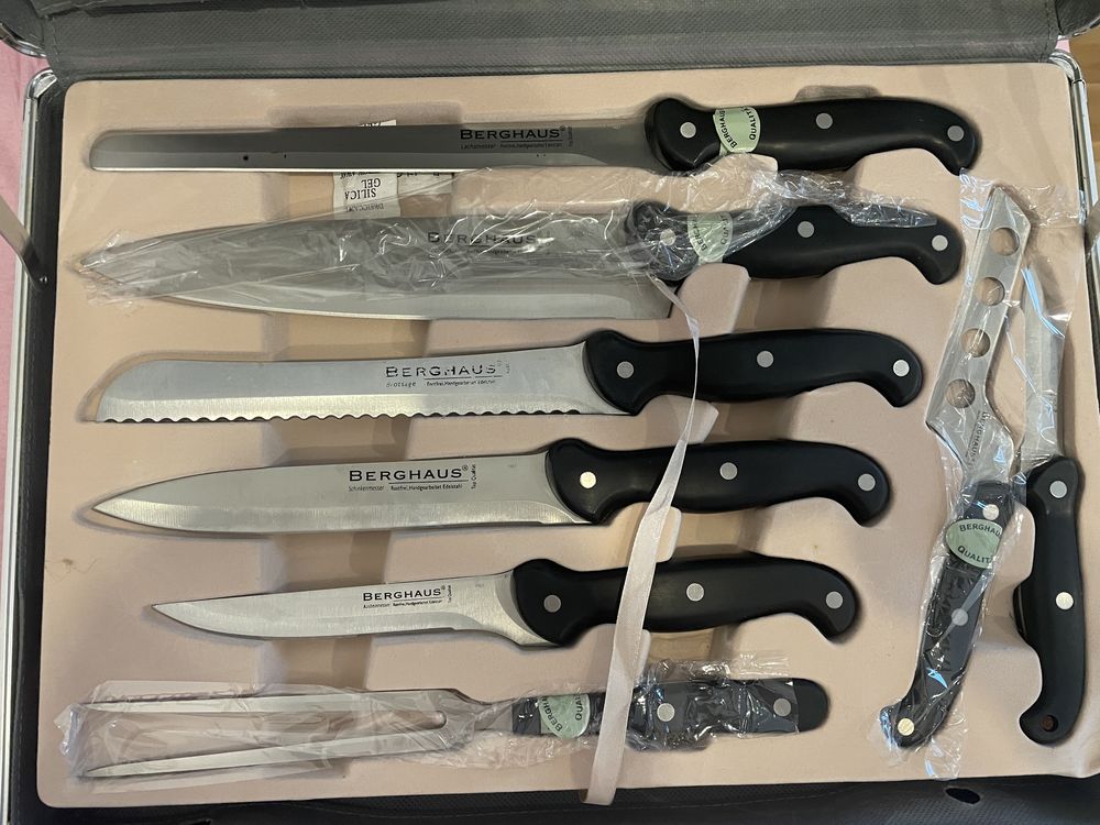 Набір ножів і вилок