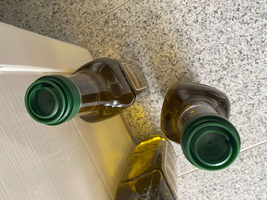 Garrafas de Azeite virgem extra selado