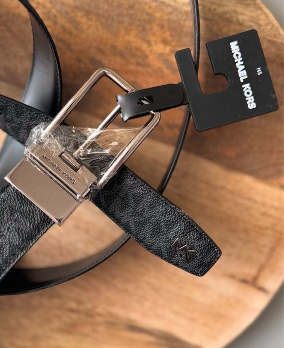 В наявності шкіряний двосторонній ремінь