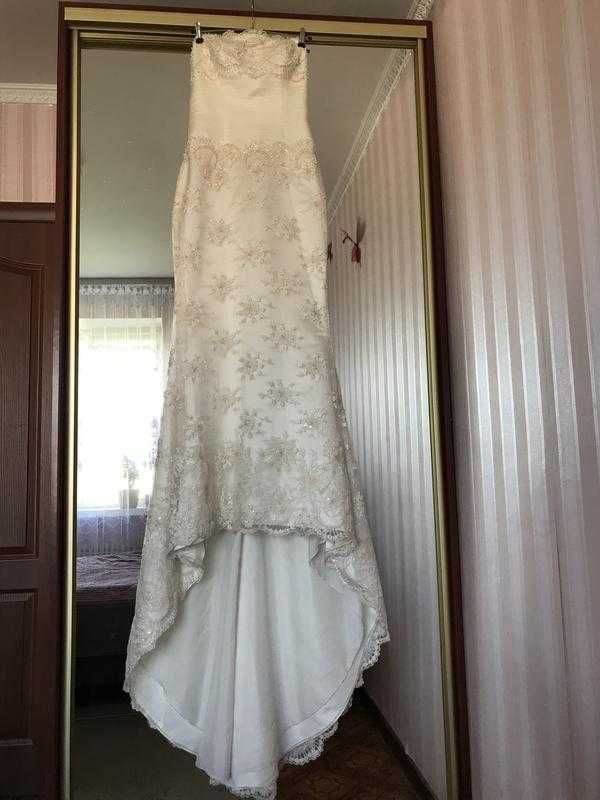 Сукня весільна  рибка з шлейфом корсетна айворі (продам або обміняю)