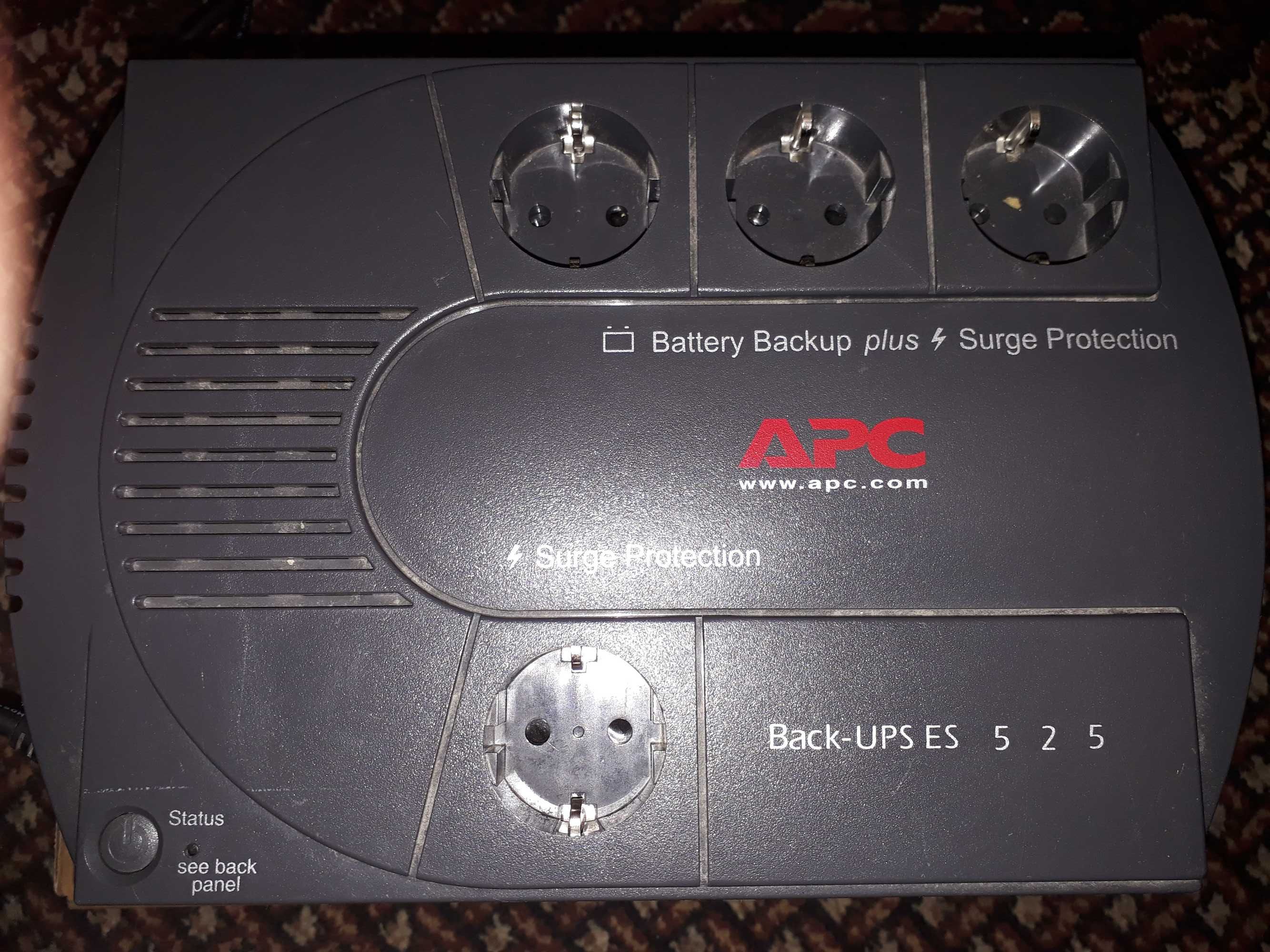 Источник бесперебойного питания APC