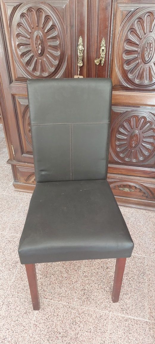 Vendo cadeira em preto