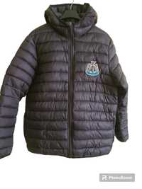 Офіційна куртка футбольного клубу Нюкасл Юнайтед