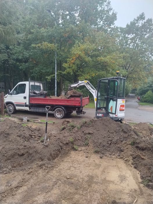 Prace ziemne minikoparką na terenie woj. śląskiego, małopolski